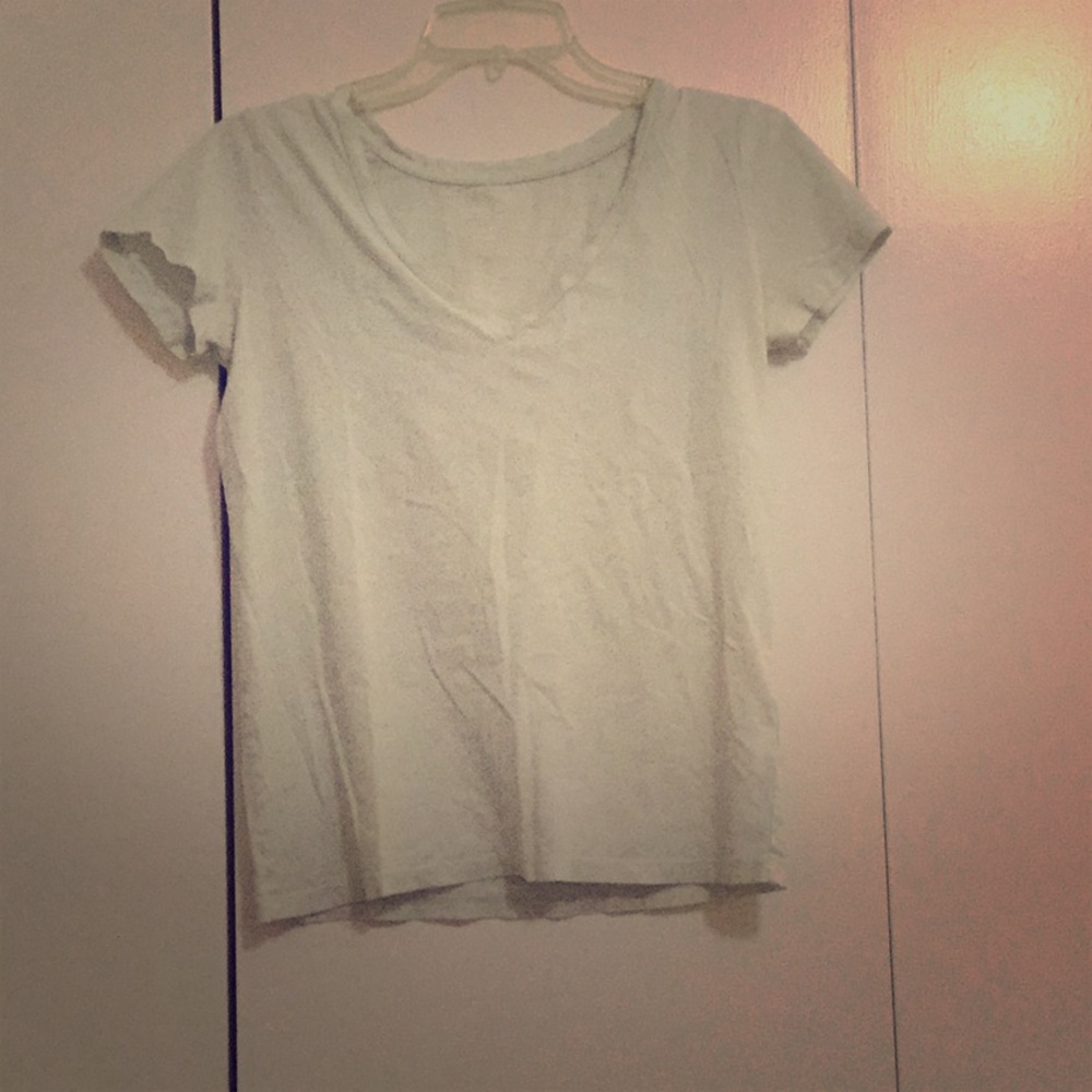 Gap v-neck tee